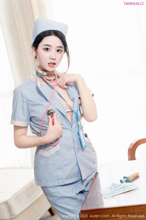   [XiuRen]高清写真图 2023.06.07 No.6868 汐汐爱吃草莓 护士服美臀第10张图片